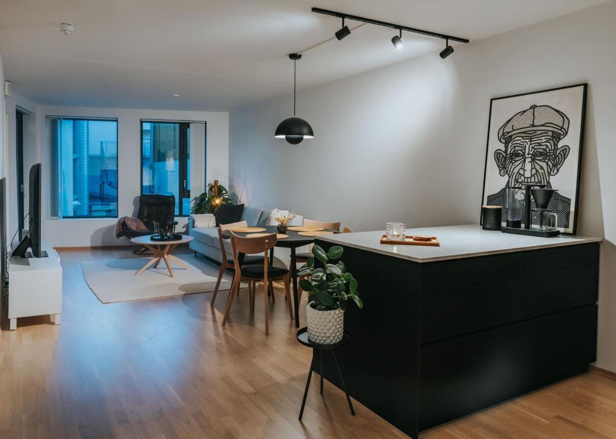 Lofoten Suiteapartments スヴォルヴァール エクステリア 写真