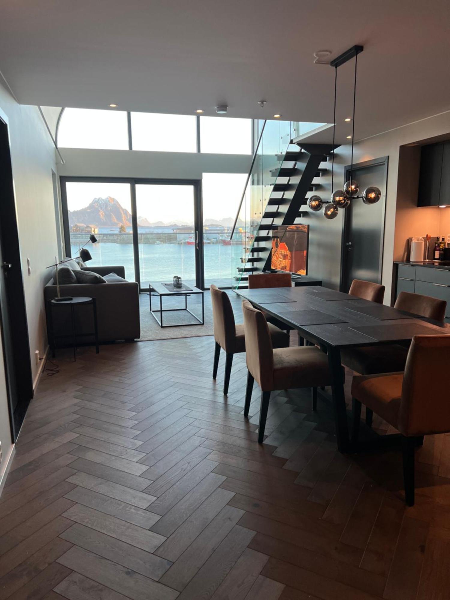 Lofoten Suiteapartments スヴォルヴァール エクステリア 写真