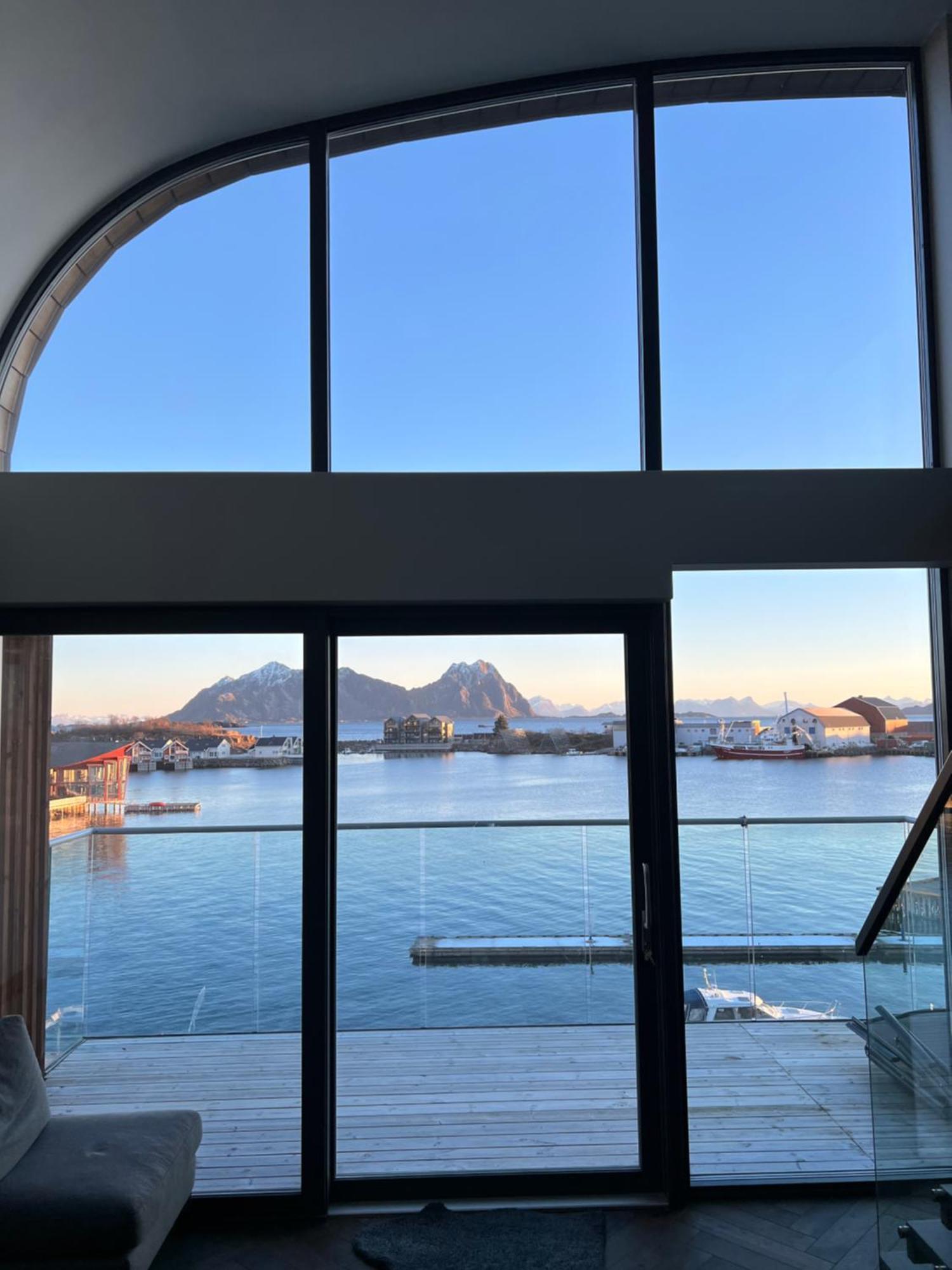 Lofoten Suiteapartments スヴォルヴァール エクステリア 写真